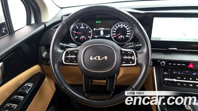 Kia Carnival 2023 — ფოტო 13/20