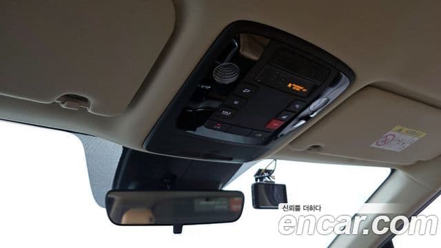 Kia Carnival 2023 — ფოტო 18/20