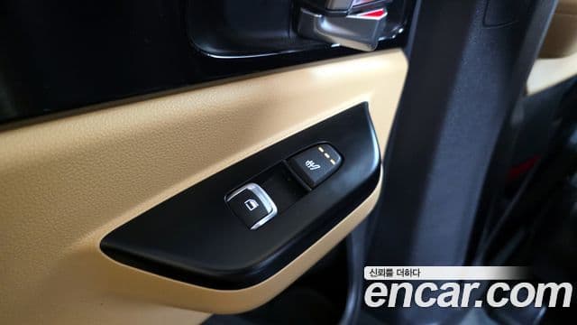 Kia Carnival 2023 — ფოტო 19/20