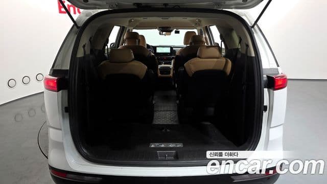 Kia Carnival 2023 — ფოტო 20/20