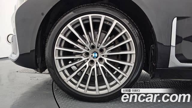 BMW 7 Series 2021 — Photo 12/20