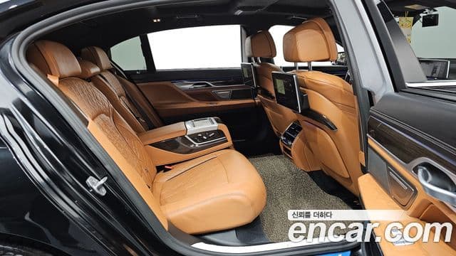 BMW 7 Series 2021 — Photo 18/20