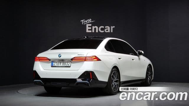 BMW 5 Series 2025 — ფოტო 2/20