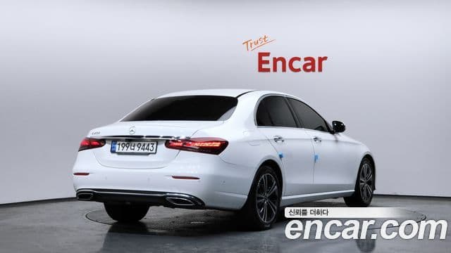Mercedes-Benz E-Class 2021 — фото 2 из 20