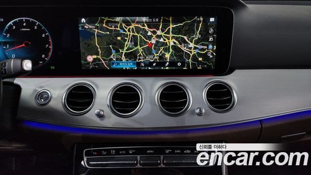Mercedes-Benz E-Class 2021 — фото 14 из 20