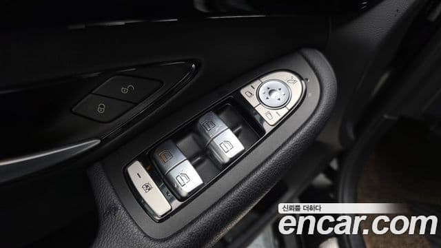 Mercedes-Benz C-Class 2019 — Şəkil 18/20
