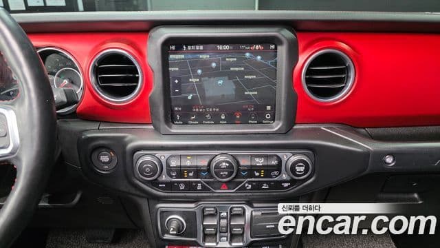Jeep Wrangler 2022 — ფოტო 14/20