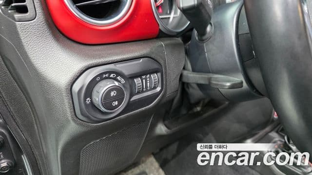 Jeep Wrangler 2022 — ფოტო 18/20