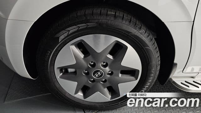 Hyundai Staria 2025 — ფოტო 5/20