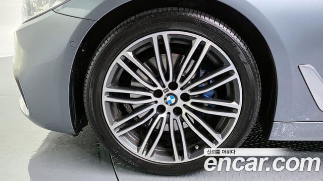 BMW 5 Series 2019 — ფოტო 5/20