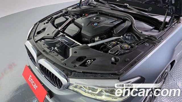 BMW 5 Series 2019 — ფოტო 6/20