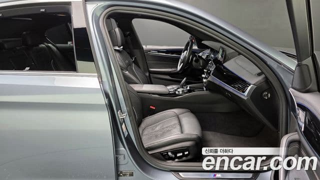 BMW 5 Series 2019 — ფოტო 10/20