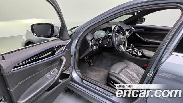 BMW 5 Series 2019 — ფოტო 11/20