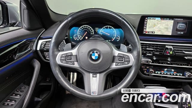 BMW 5 Series 2019 — ფოტო 13/20