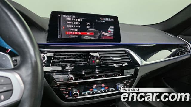BMW 5 Series 2019 — ფოტო 14/20