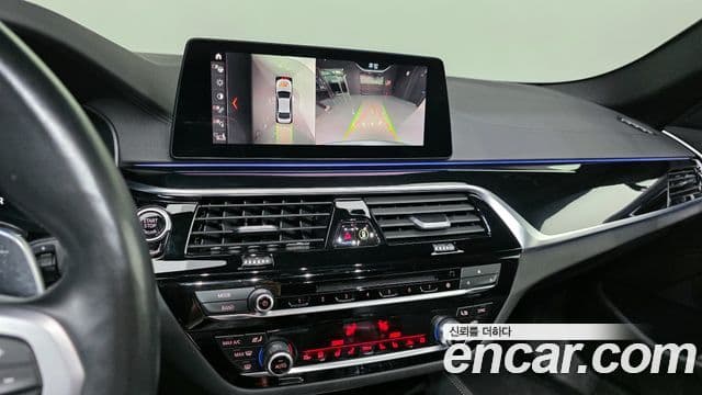 BMW 5 Series 2019 — ფოტო 15/20