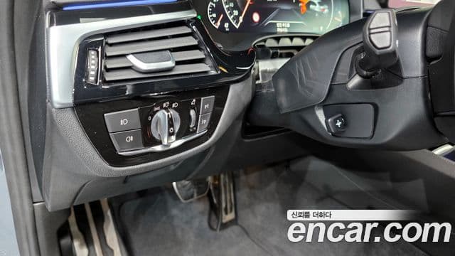 BMW 5 Series 2019 — ფოტო 16/20