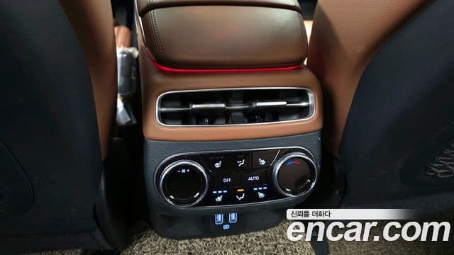 Genesis GV70 2021 — Şəkil 18/20
