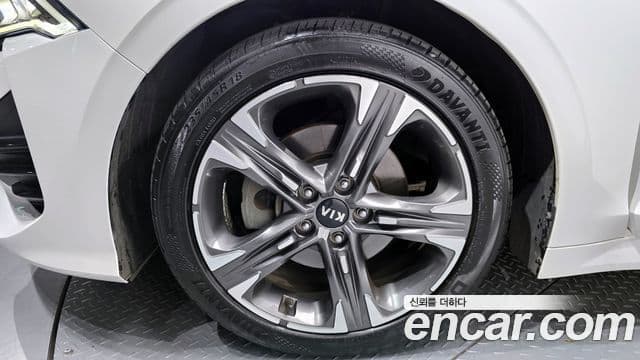 Kia K5 2021 — ფოტო 10/20