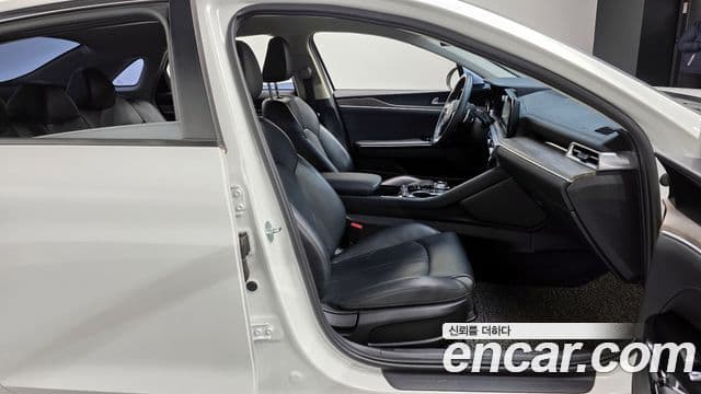 Kia K5 2021 — ფოტო 8/20