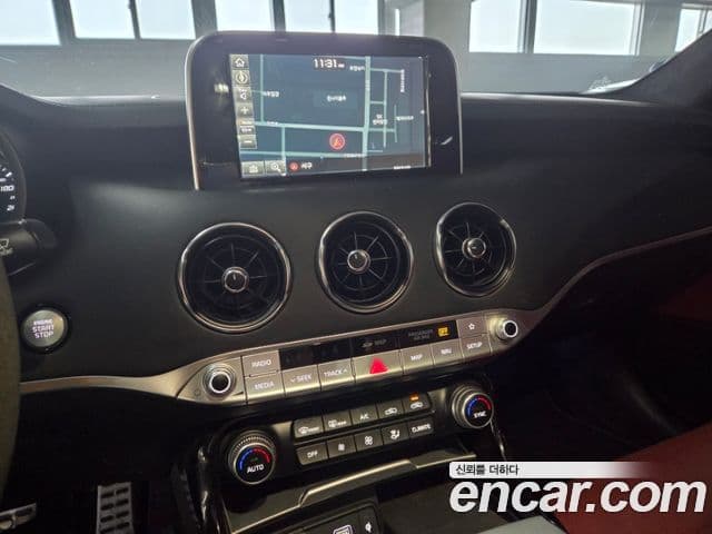 Kia Stinger 2018 — Şəkil 16/20