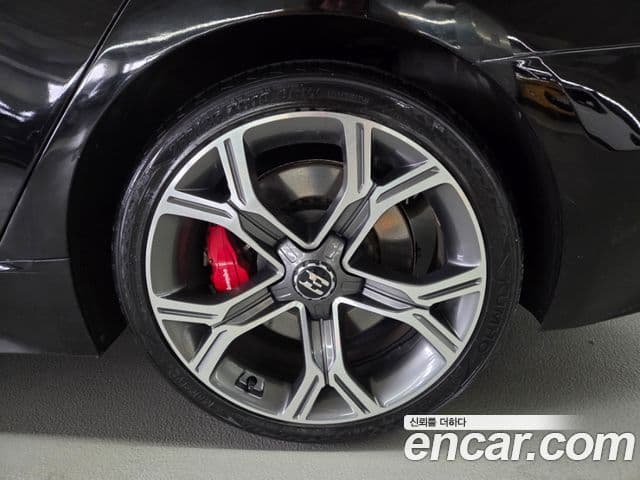 Kia Stinger 2018 — Şəkil 19/20