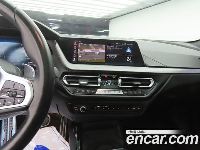 BMW 1 Series 2023 — Photo 15/20