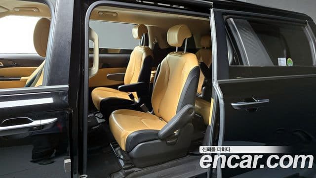 Kia Carnival 2021 — ფოტო 11/20