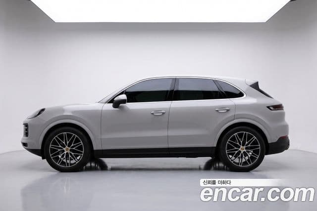 Porsche Cayenne 2023 — Photo 2/20