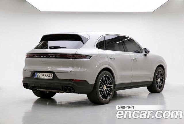 Porsche Cayenne 2023 — Photo 4/20