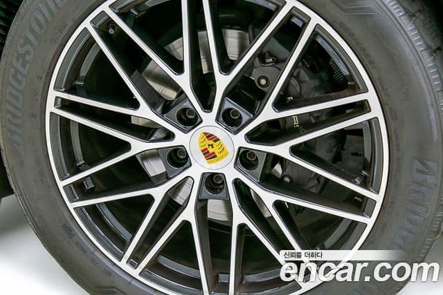 Porsche Cayenne 2023 — Photo 18/20