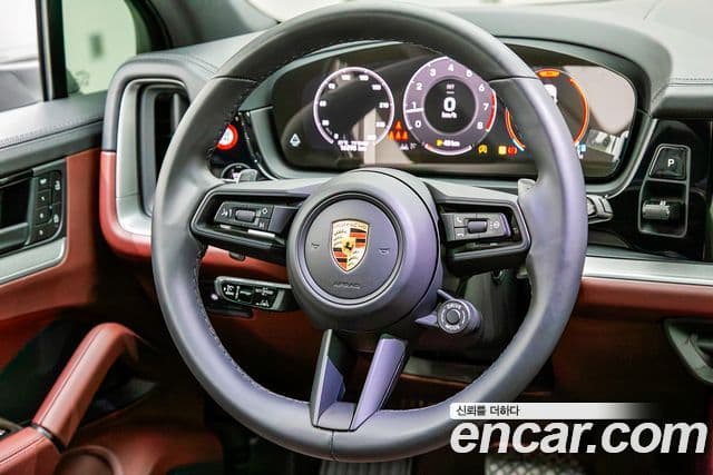 Porsche Cayenne 2023 — Photo 19/20