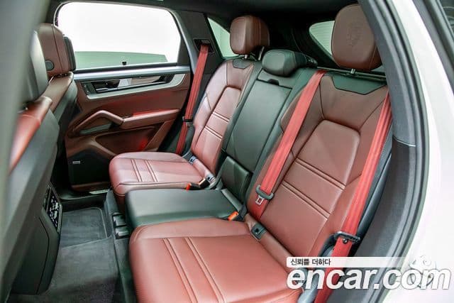 Porsche Cayenne 2023 — Photo 9/20