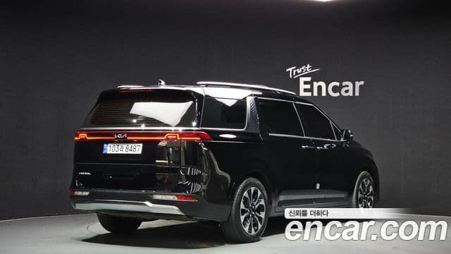 Kia Carnival 2022 — ფოტო 2/20