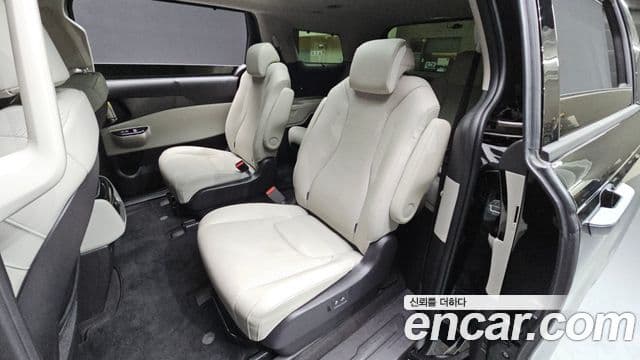 Kia Carnival 2022 — ფოტო 12/20