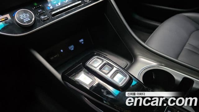 Hyundai Sonata Hybrid 2022 — Photo 18/20