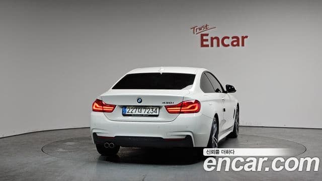 BMW 4 Series 2018 — Şəkil 13/21