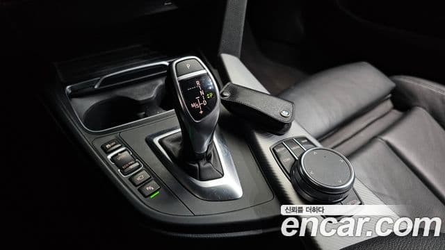 BMW 4 Series 2018 — Şəkil 12/21