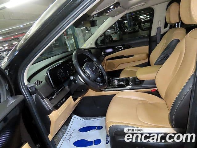 Kia Carnival 2022 — фото 8 из 20