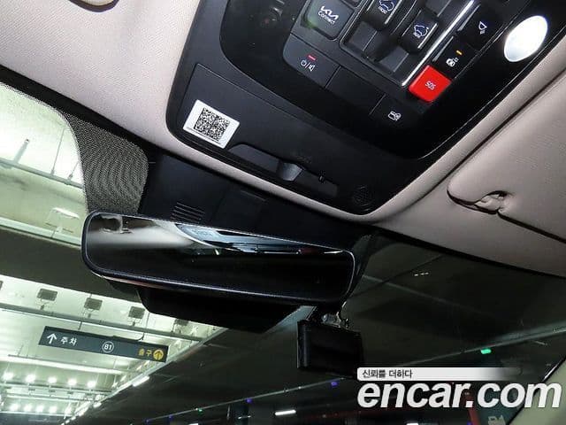 Kia Carnival 2022 — фото 11 из 20