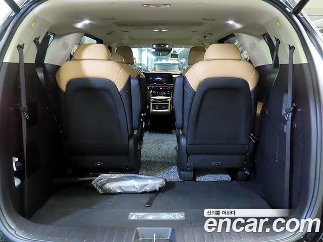 Kia Carnival 2022 — Şəkil 17/20