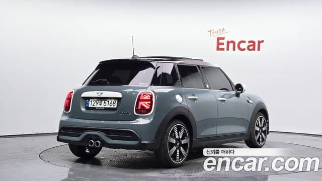 Mini Cooper S 2023 — Фото 1/20