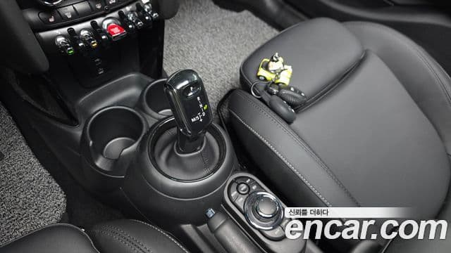 Mini Cooper S 2023 — Фото 7/20