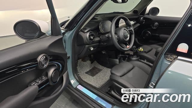 Mini Cooper S 2023 — Фото 10/20