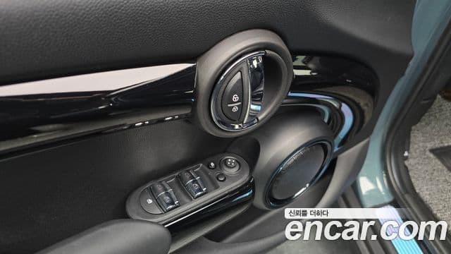 Mini Cooper S 2023 — Фото 16/20