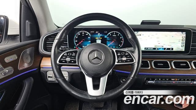 Mercedes-Benz GLE-Class 2021 — ფოტო 15/20