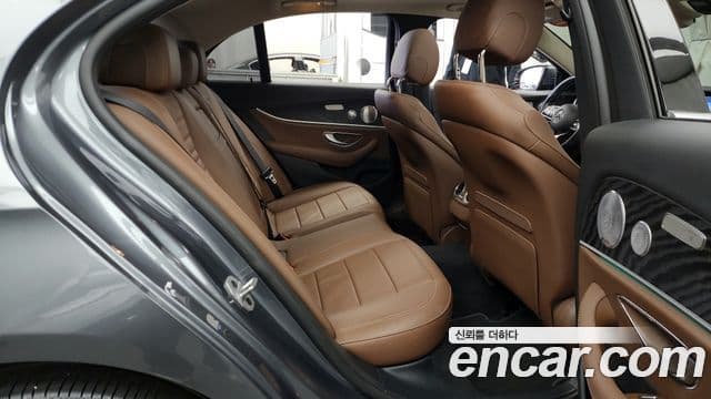 Mercedes-Benz E-Class 2019 — Şəkil 12/20