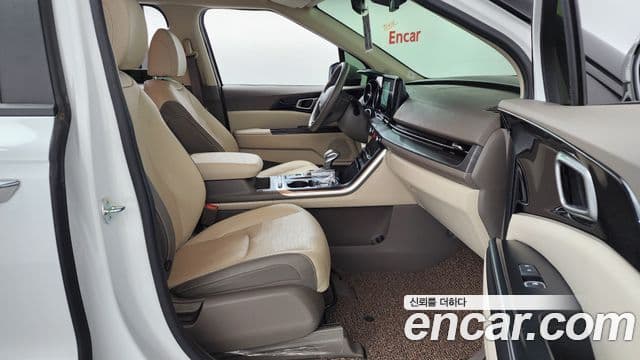 Kia Carnival 2022 — фото 11 из 20
