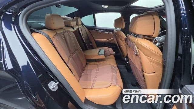 BMW 5 Series 2021 — Şəkil 19/20