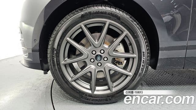 Land Rover Range Rover Velar 2024 — Photo 14/20